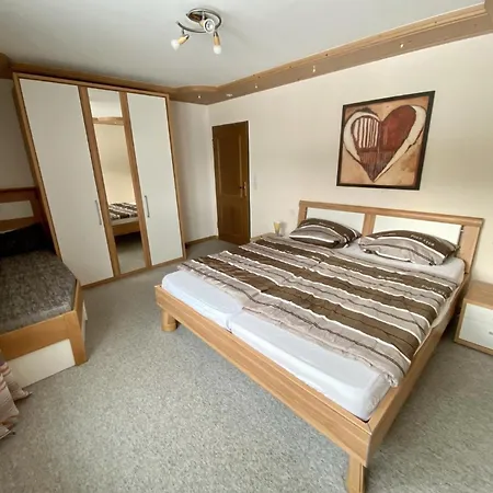 아파트 Zum Bachrauschen *