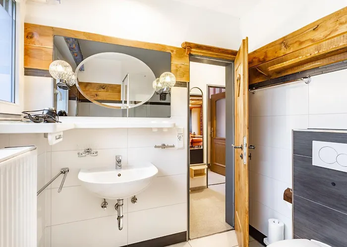 아파트 Zum Bachrauschen *